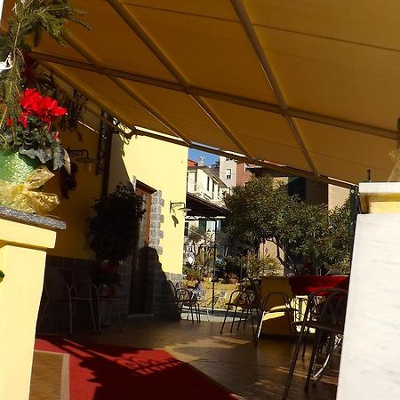 Hotel Azzurro فاراتسي المظهر الخارجي الصورة