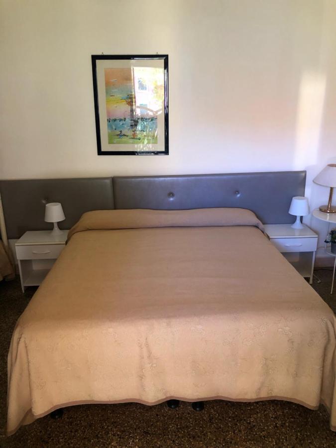 Hotel Azzurro فاراتسي المظهر الخارجي الصورة