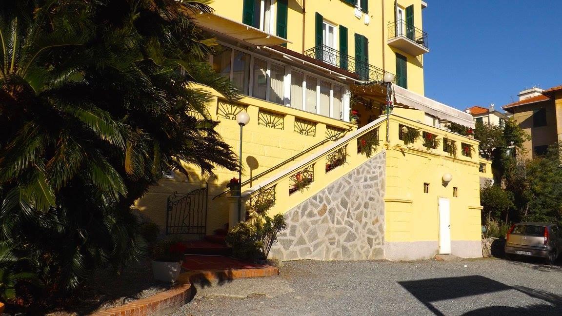 Hotel Azzurro فاراتسي المظهر الخارجي الصورة