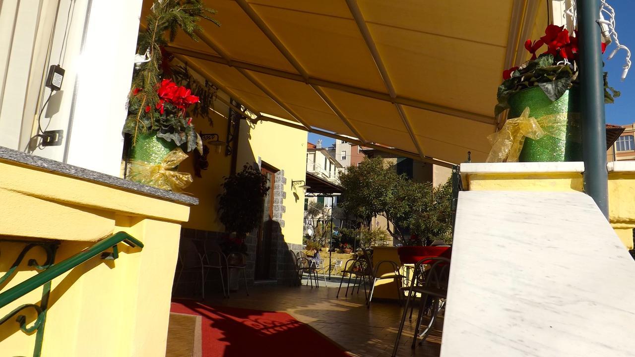 Hotel Azzurro فاراتسي المظهر الخارجي الصورة