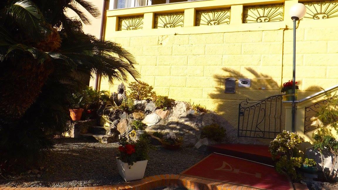 Hotel Azzurro فاراتسي المظهر الخارجي الصورة