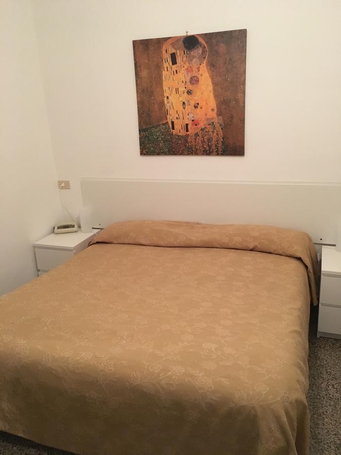 Hotel Azzurro فاراتسي المظهر الخارجي الصورة