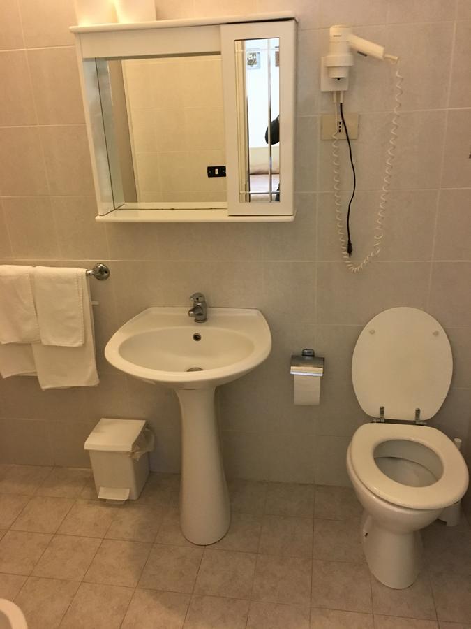 Hotel Azzurro فاراتسي المظهر الخارجي الصورة