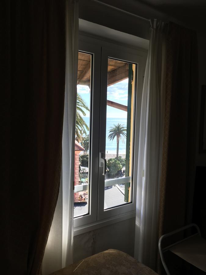 Hotel Azzurro فاراتسي المظهر الخارجي الصورة
